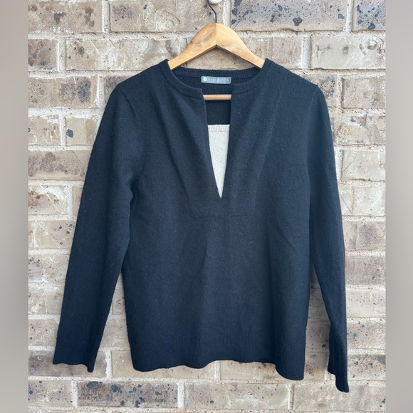 InCashmere Sweaters - InCashmere Black V-Neck Sweater size L